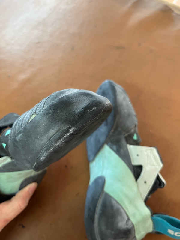 Climbing shoe 4